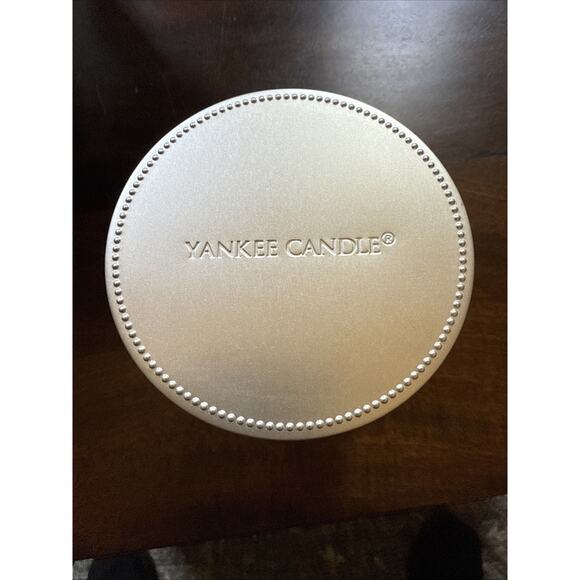 Yankee 2-Wick Candle SoHo Living Silver Snowflake Limited Edition 20oz Holiday - Picture 4 of 4